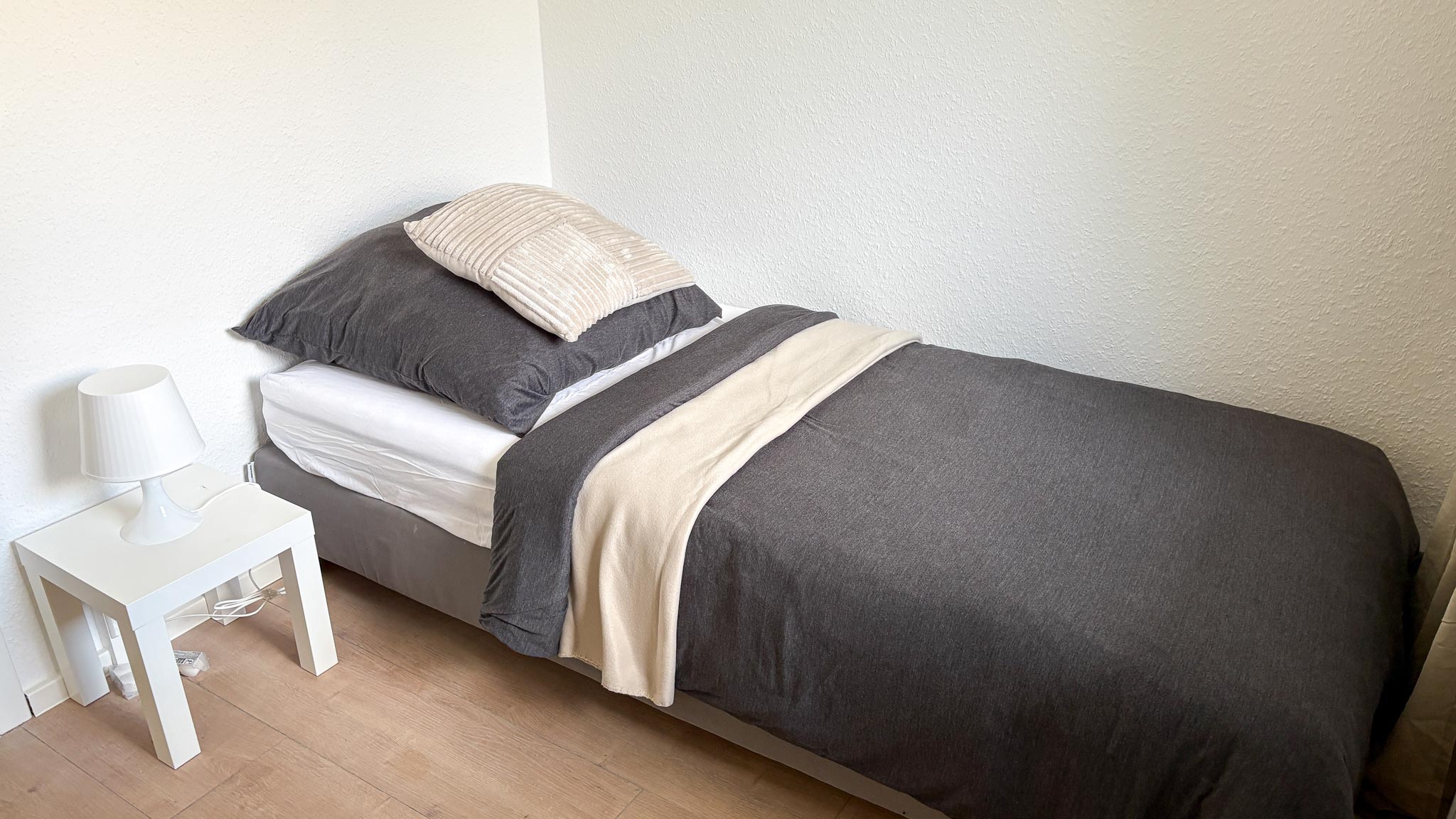 2-4 Bett Wohnung Halle - Kompakte Unterkunft für kleine Teams
