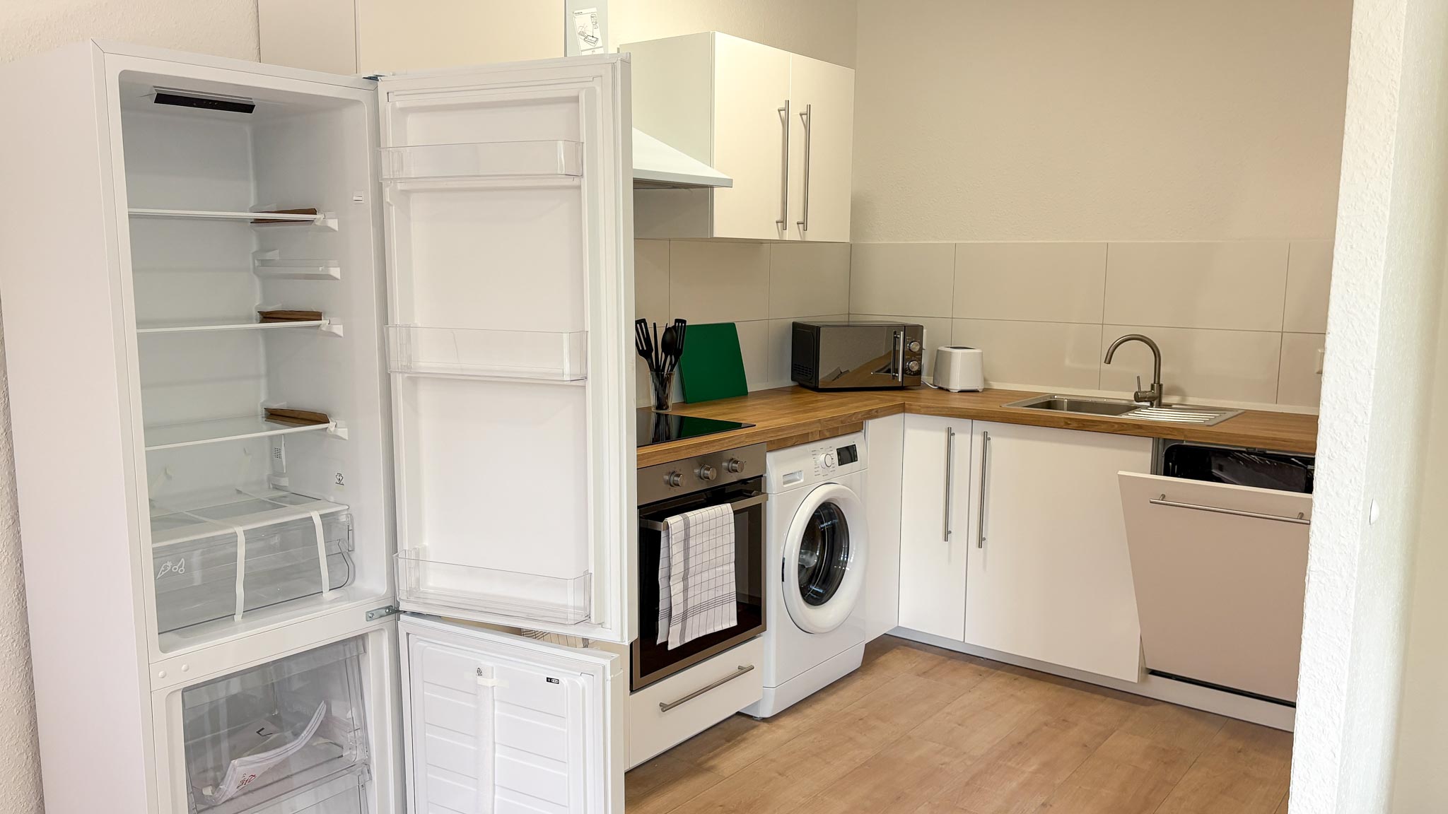 Moderne Monteurzimmer Halle - Wohnküche für Teams und Fachkräfte